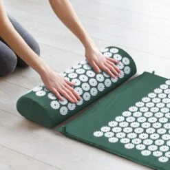 Sivan Acupressure Mat And Pillow Set -Sorbus Decor Shop 4 6e36b9a2 f6a2 4fe2 8263 bb120125bb68